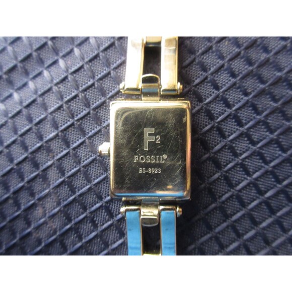 womens Fossil F2 Watch ES-8923 needs new battery - Picture 3 of 3